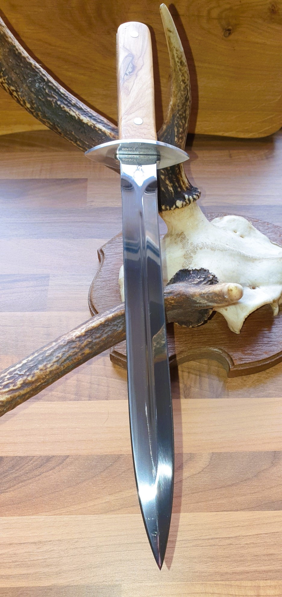 Hirschfänger mit Olivenholzgriff und 27,8 cm Klinge