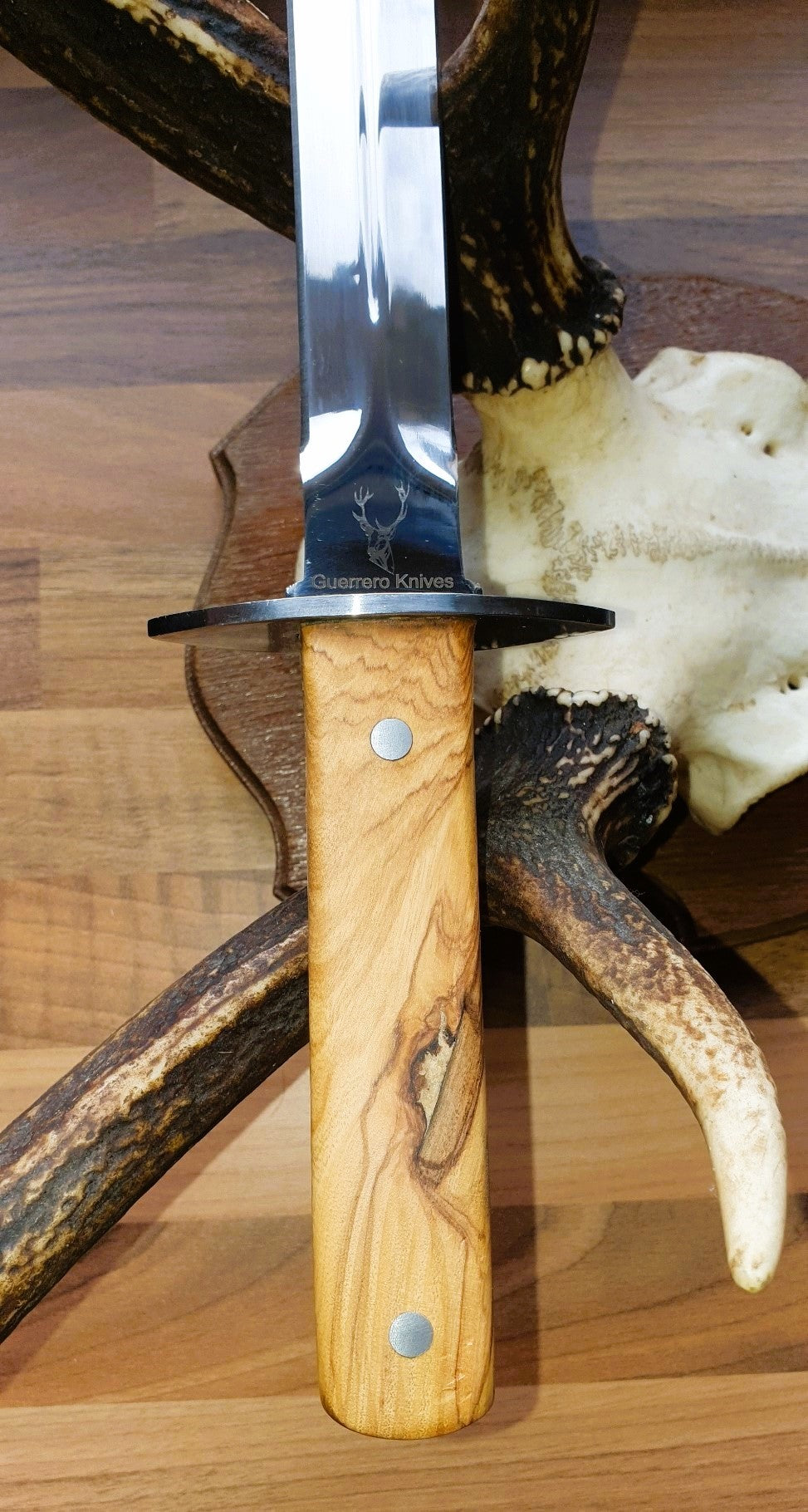 Hirschfänger mit Olivenholzgriff und 27,8 cm Klinge