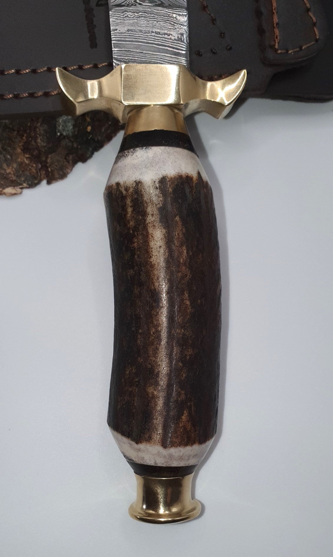 Exklusiver Guerrero Knives Hirschfänger 330 Lagen Damaststahl, 100% Messing, Hirschhorngriff.