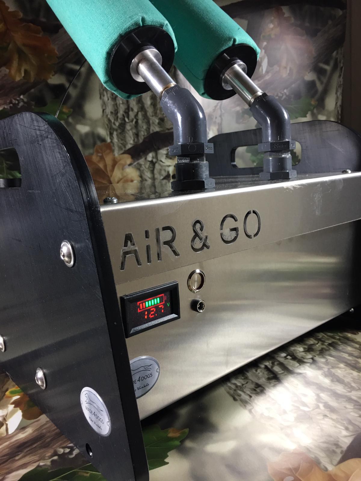 2-Shooter, der air&go Dummylauncher von made4dogs Display mit Batterieanzeige