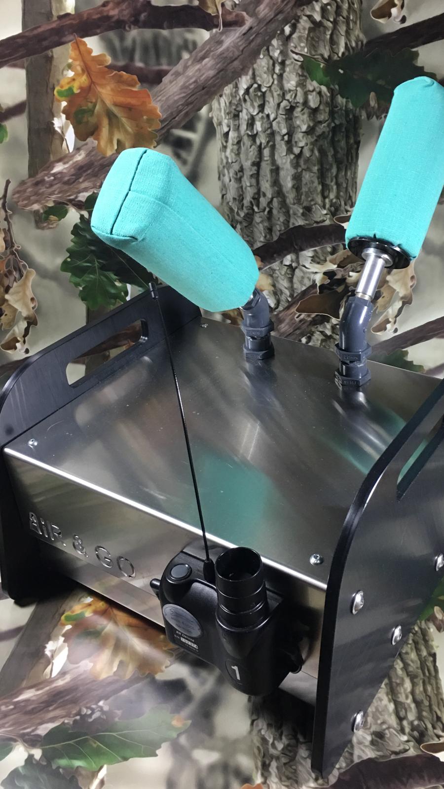 2-Shooter, der air&go Dummylauncher von made4dogs mit 2 Launcherdummys
