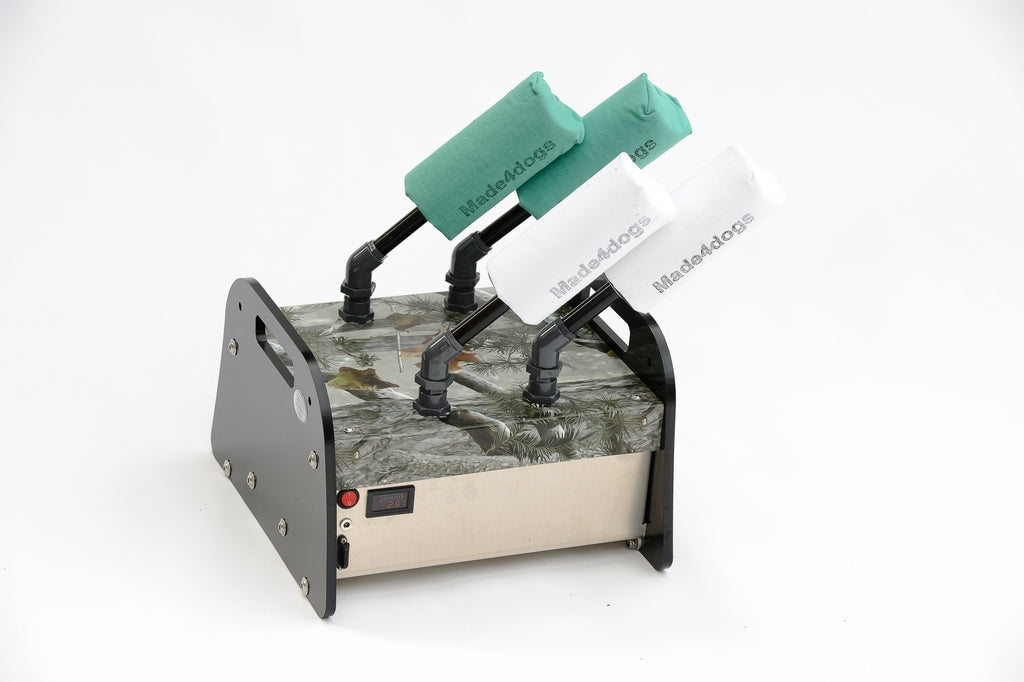 4-Shooter, der air&go Dummylauncher von made4dogs Ansicht von vorne, Farbe camo