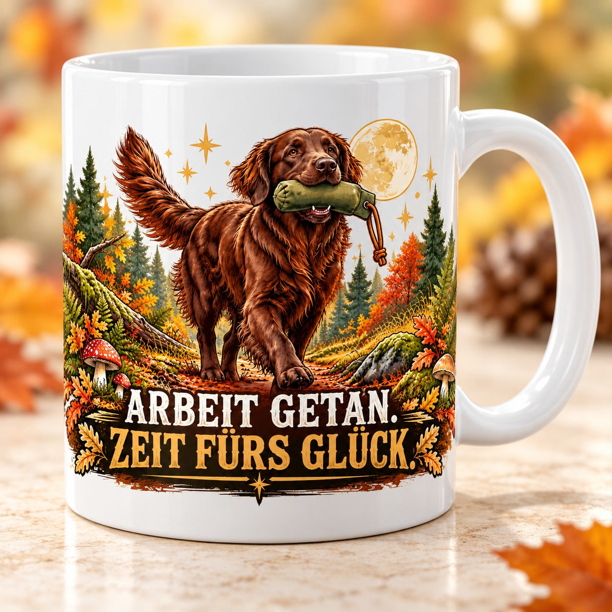 Kaffeetasse Arbeit getan. Zeit fürs Glück. – ein Flat-Coated Retriever auf dem Heimweg durch den Herbstwald
