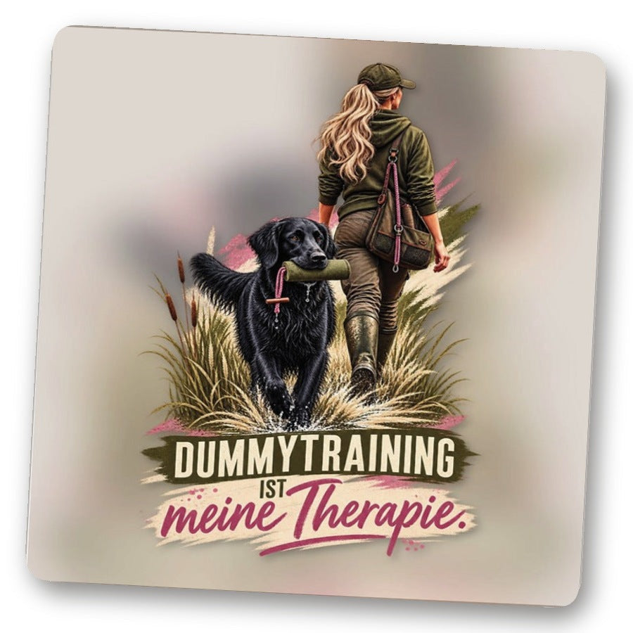 Untersetzer Dummytraining ist meine Therapie. – Hundeführerin mit schwarzem Labrador im Gelände