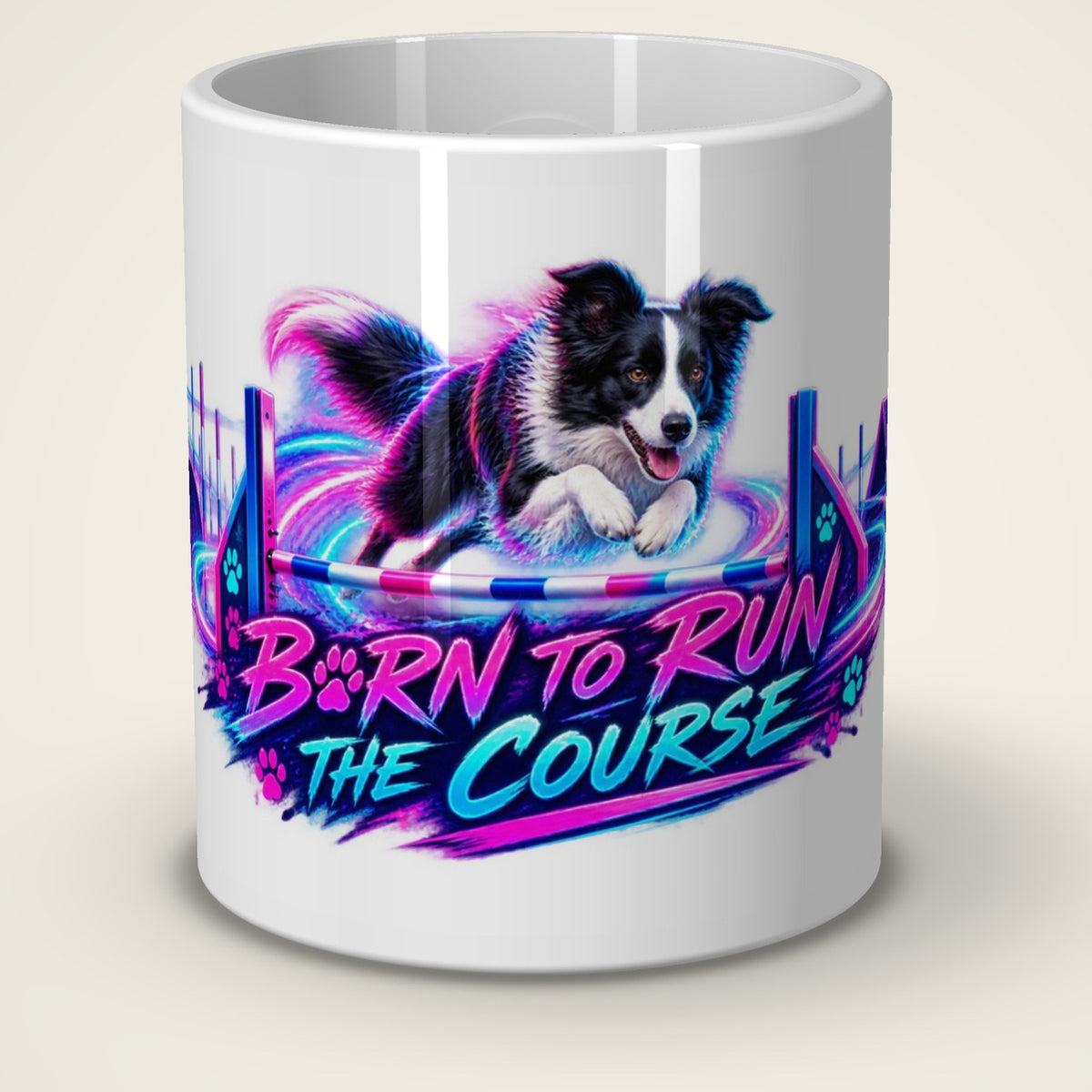 Kaffeetasse Born to Run the Course – Vorderansicht der weißen Keramiktasse