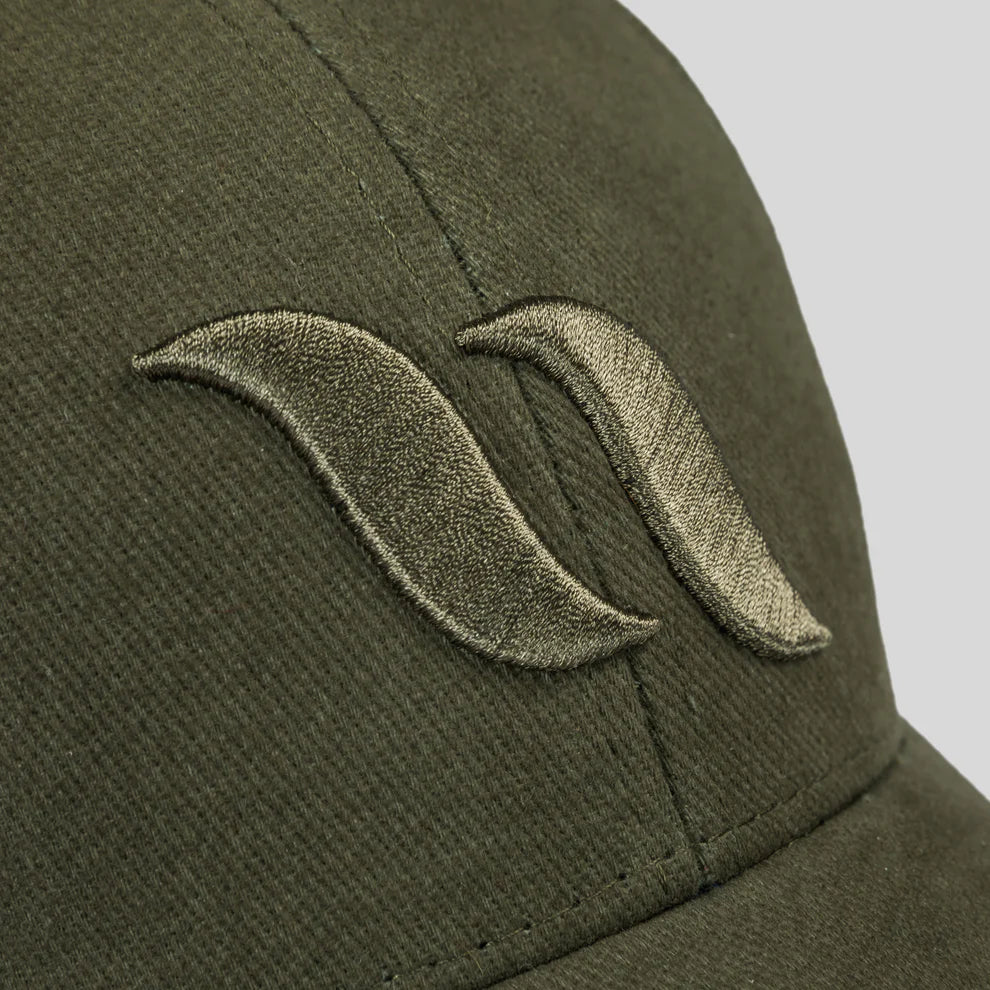 Back on Track Winged Cap in orange, olivgrün und schwarz