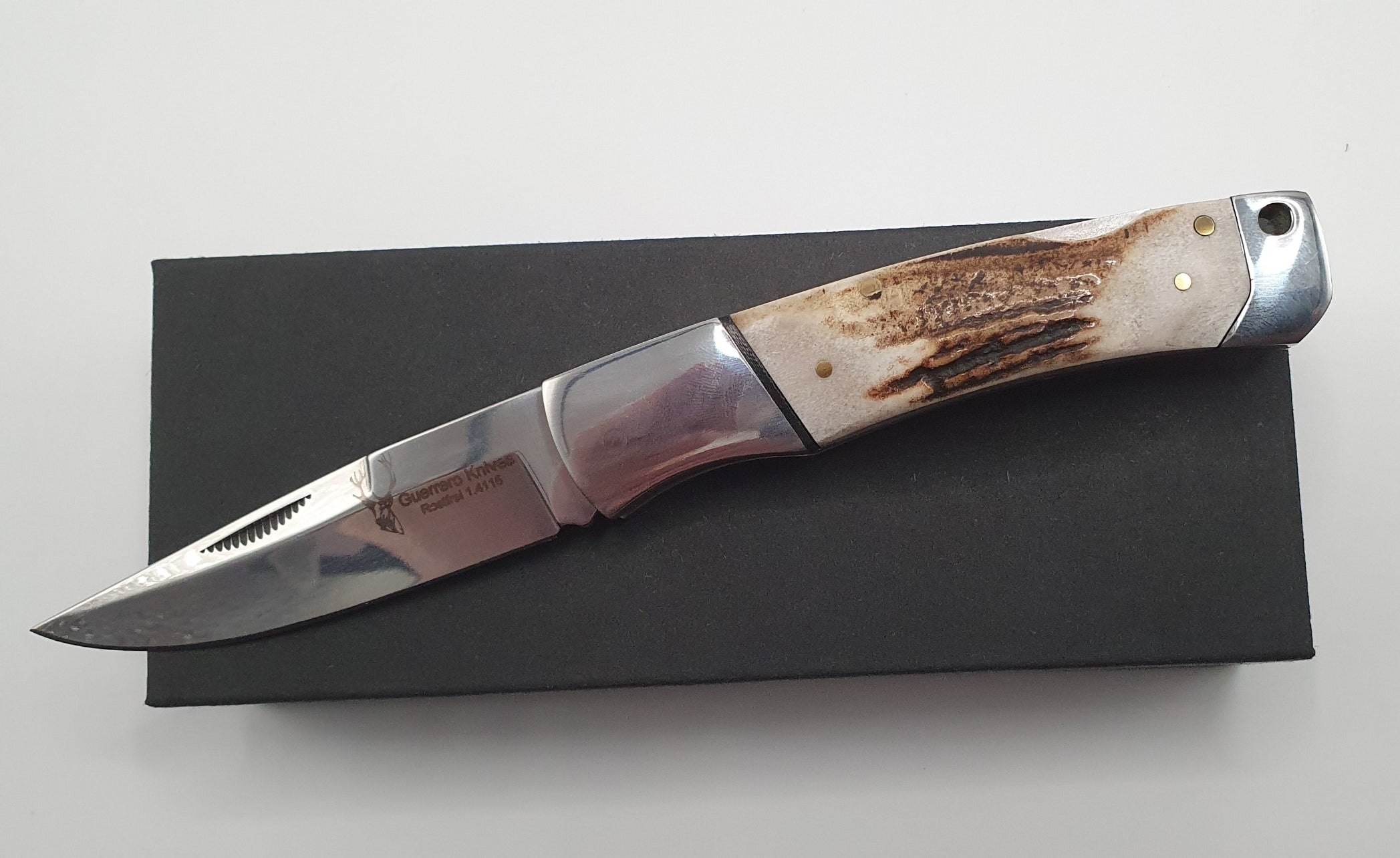 Hochwertiges und edles Guerrero Knives Taschenmesser / Integralmesser mit Hirschhorngriff
