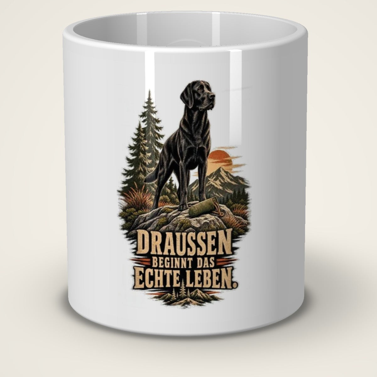 Kaffeetasse Draussen beginnt das echte Leben. – Vorderansicht der weißen Keramiktasse