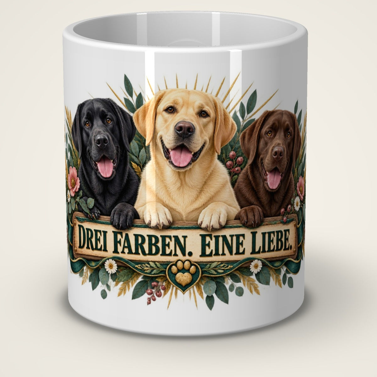 Kaffeetasse Drei Farben. Eine Liebe. – schwarzer, blonder und brauner Labrador Retriever auf der weißen Keramiktasse
