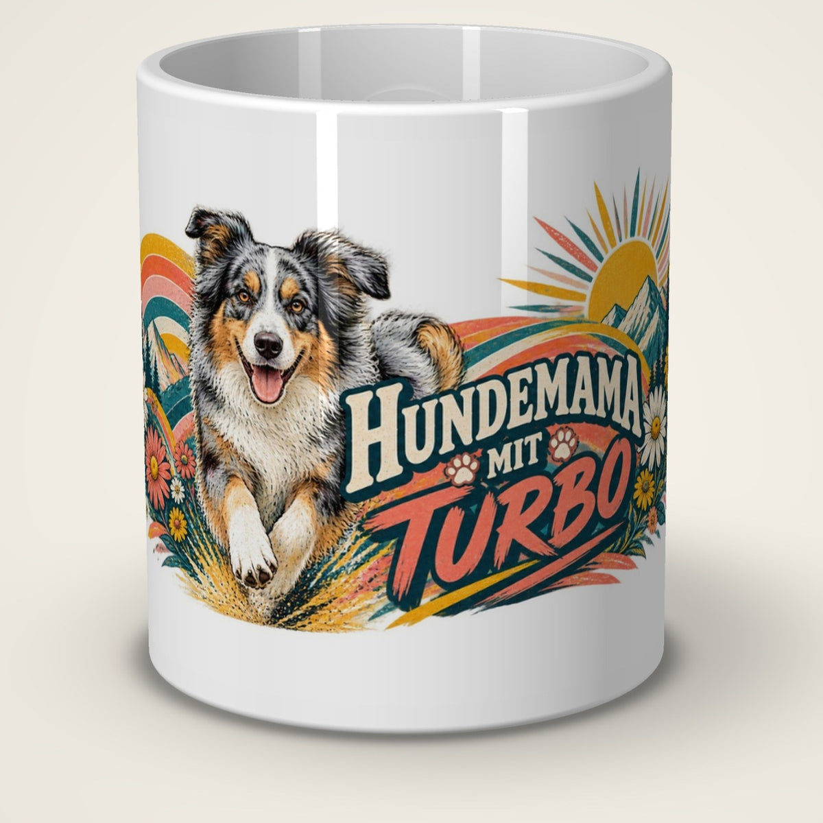 Kaffeetasse Hundemama mit Turbo – Vorderansicht der weißen Keramiktasse